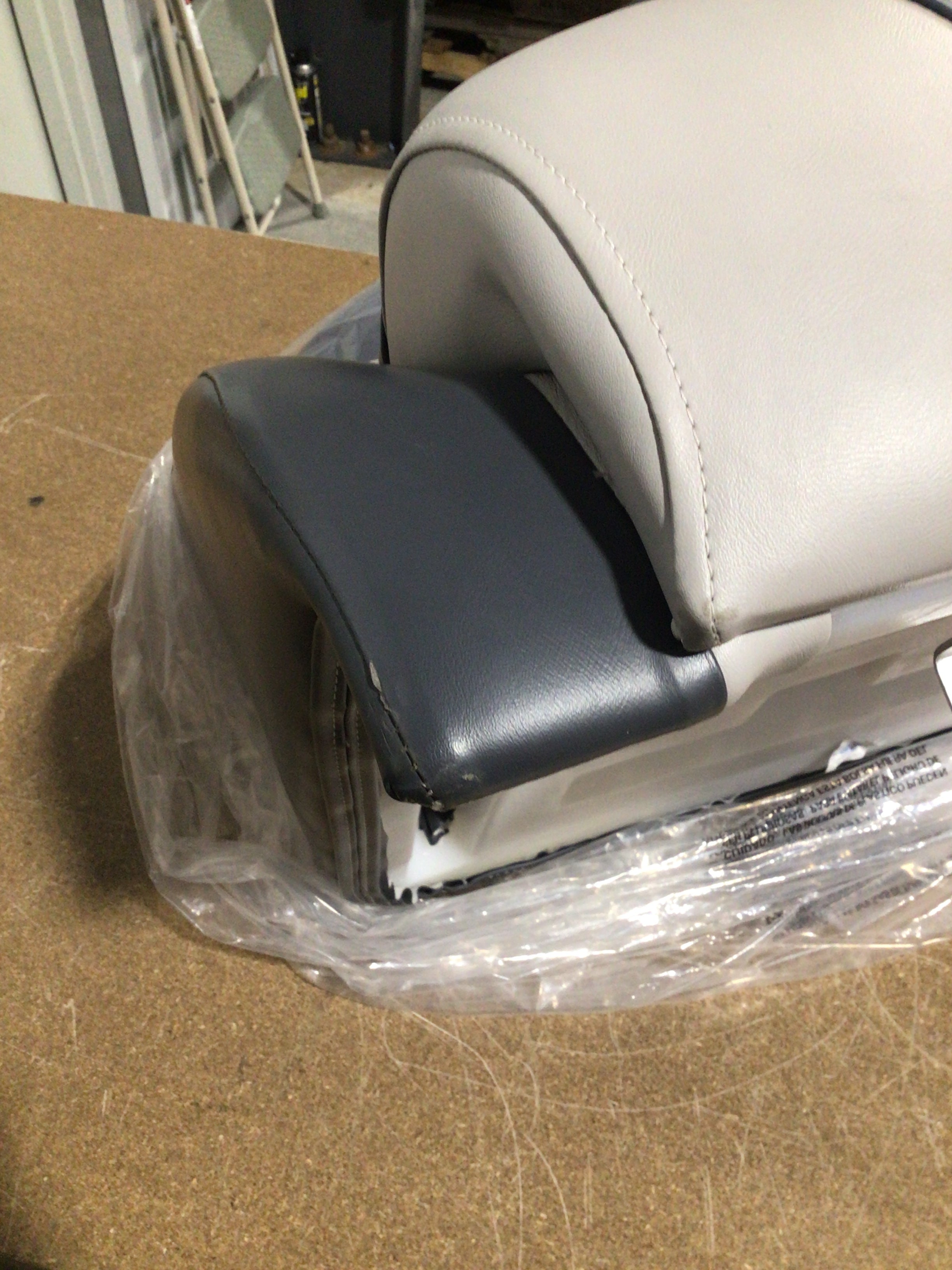 CLEARANCE ITEM CL-A026 & CL-A781 | Ranger Style Bass Boat Seats (Set) | R100-2-400