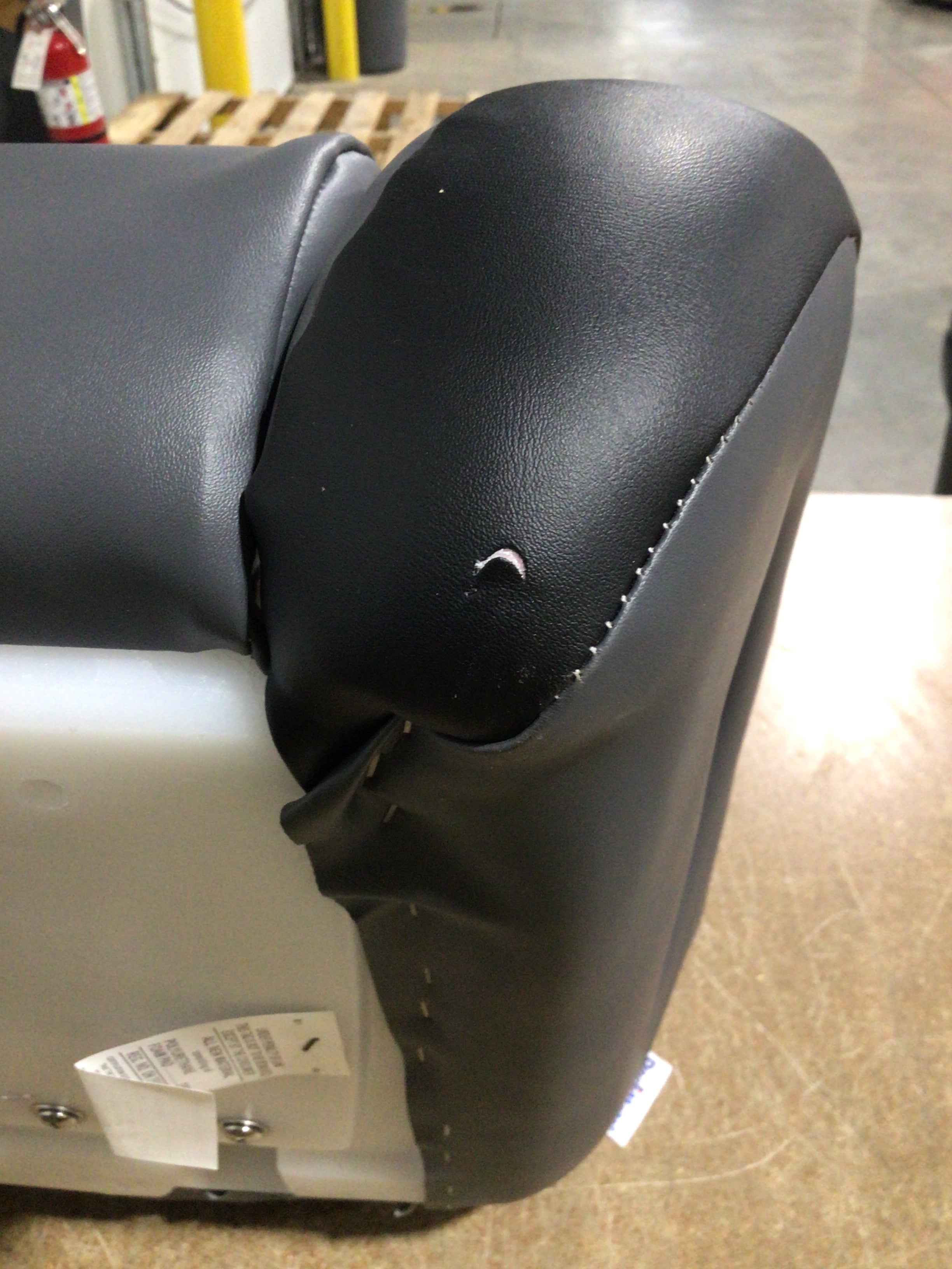 CLEARANCE ITEM CL-B314 | SINGLE HIGH BACK BASS BOAT BUCKET SEAT | L100-404