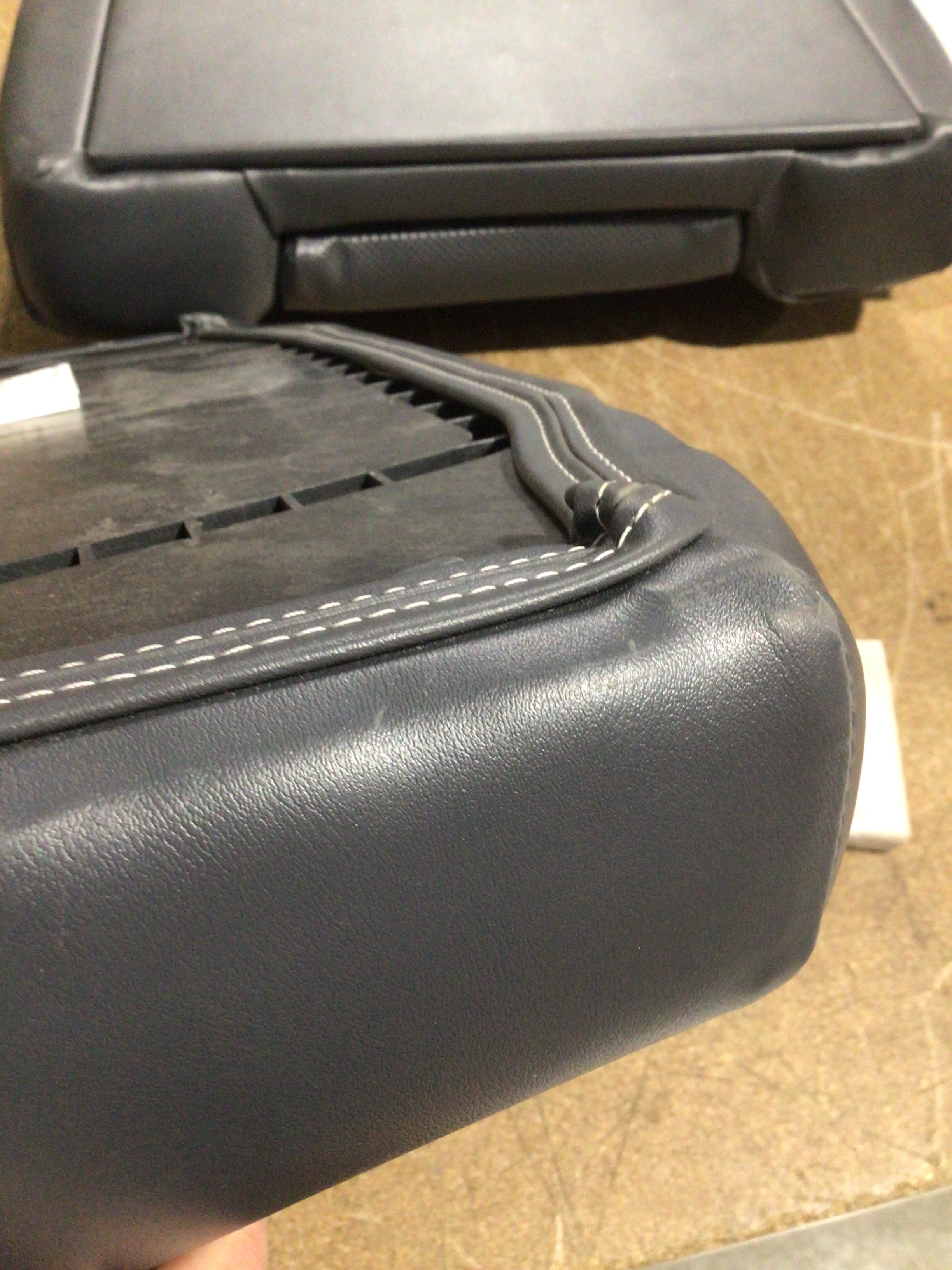 CLEARANCE ITEM CL-B415 | Compact Bass Boat Seat (SINGLE) | N100-401