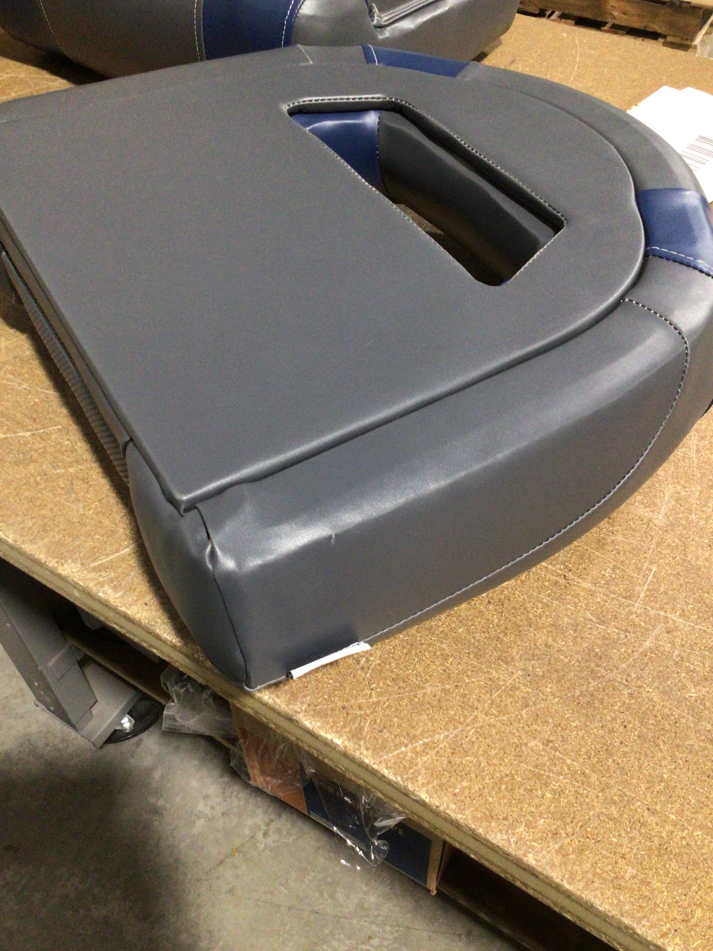 CLEARANCE ITEM CL-B462 | Compact Bass Boat Seats | N100-2-402