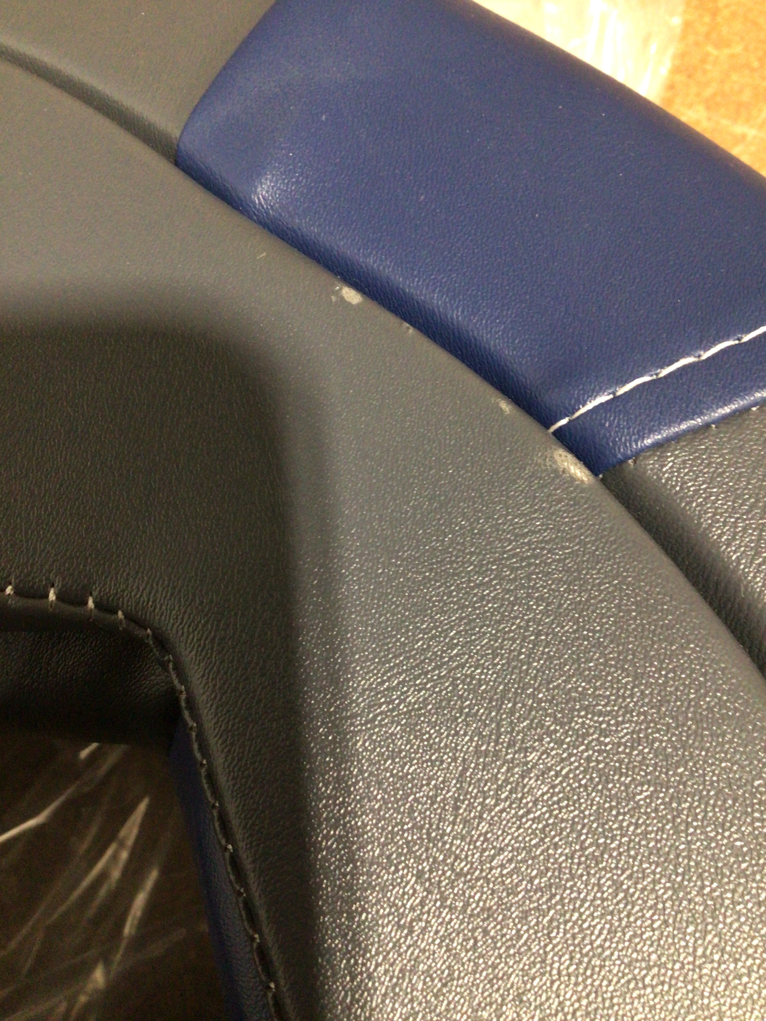 CLEARANCE ITEM CL-B046 | Compact Bass Boat Seats | N100-2-402