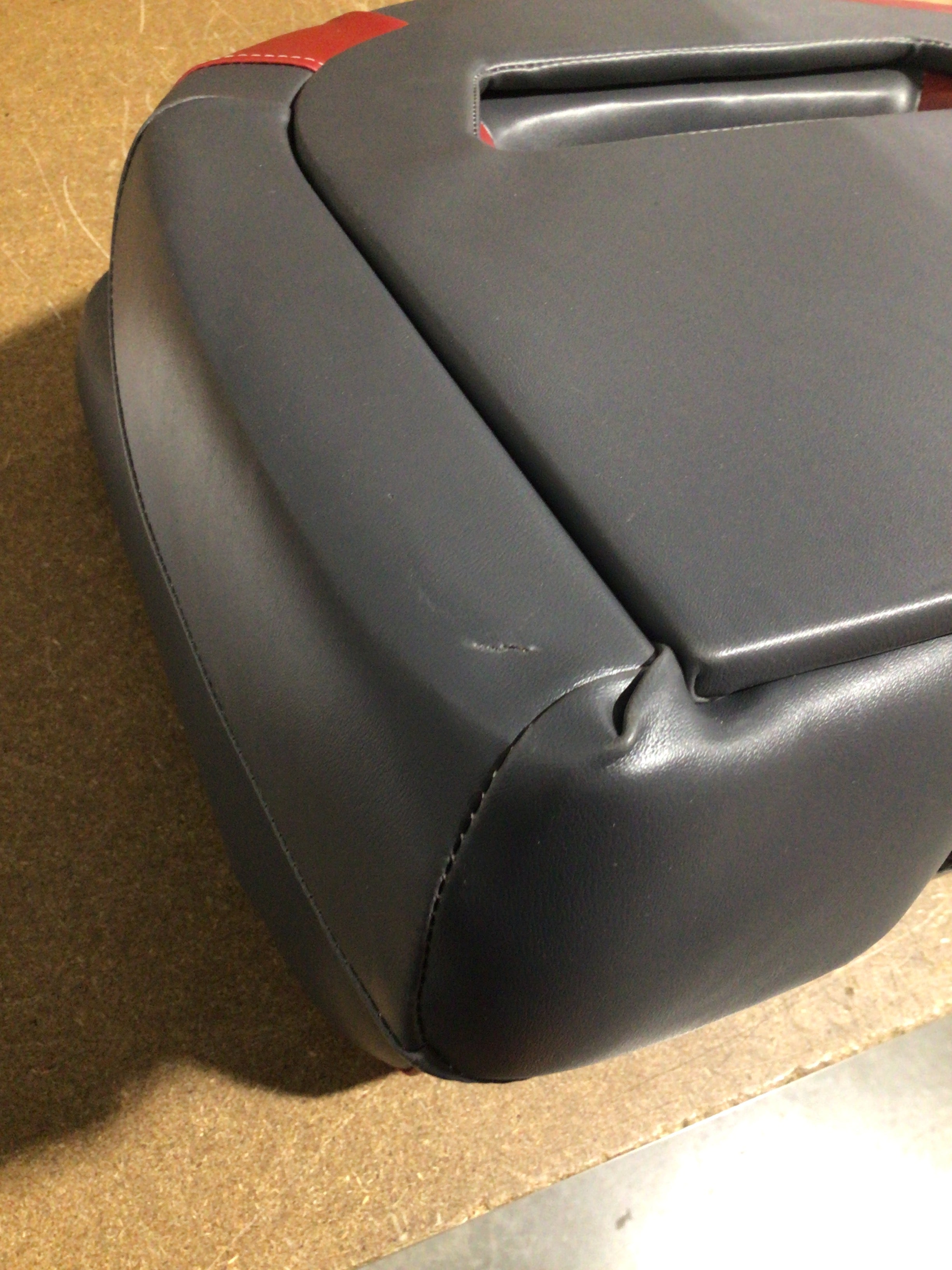 CLEARANCE ITEM CL-B415 | Compact Bass Boat Seat (SINGLE) | N100-401